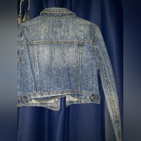 Cropped Denim Jean Jacket - Picture 4 of 5
